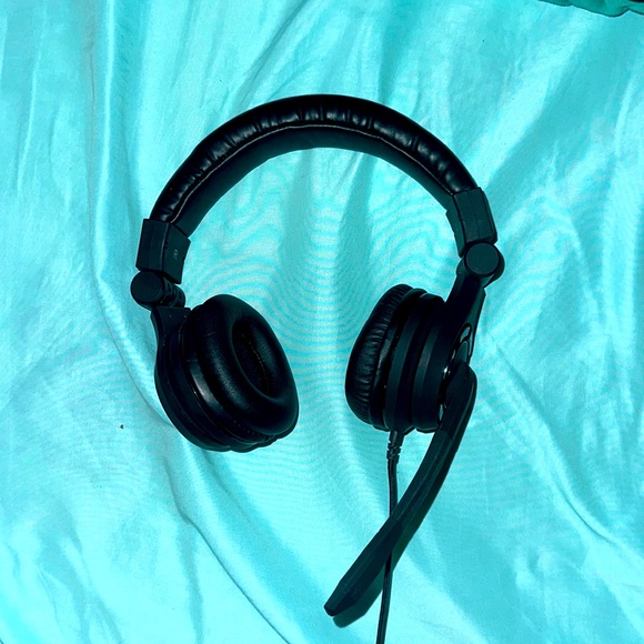Gaming headset used but in great condition